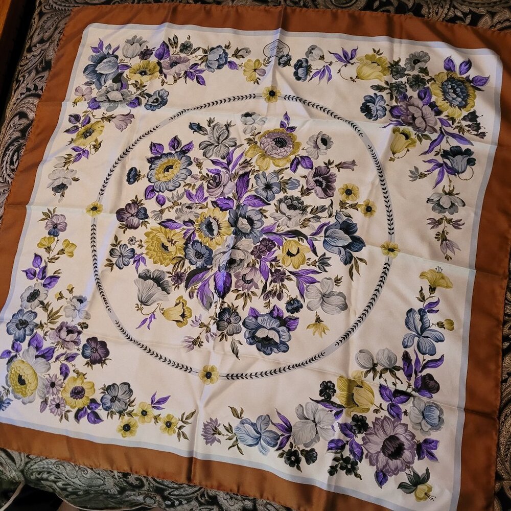 Authentic Gucci Silk Scarf – Graphic Swirl Print, Made in Italy